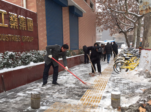 雪一直下，我们一直在：壹号娱乐集团除雪掠影